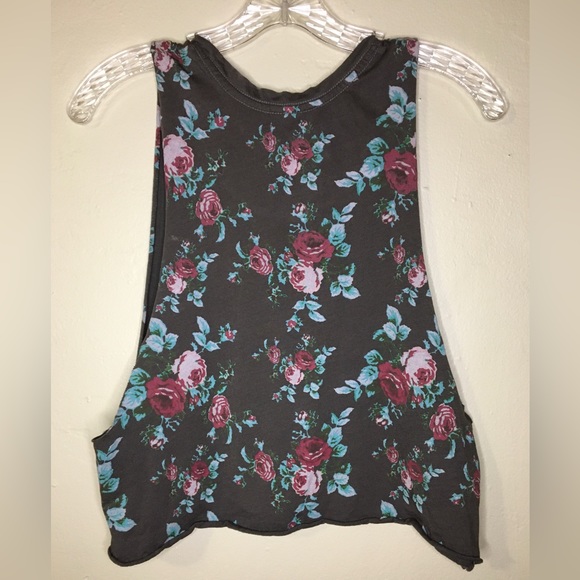 ✨Mickey & Minnie Crop Top T-Shirt✨ - Picture 4 of 4